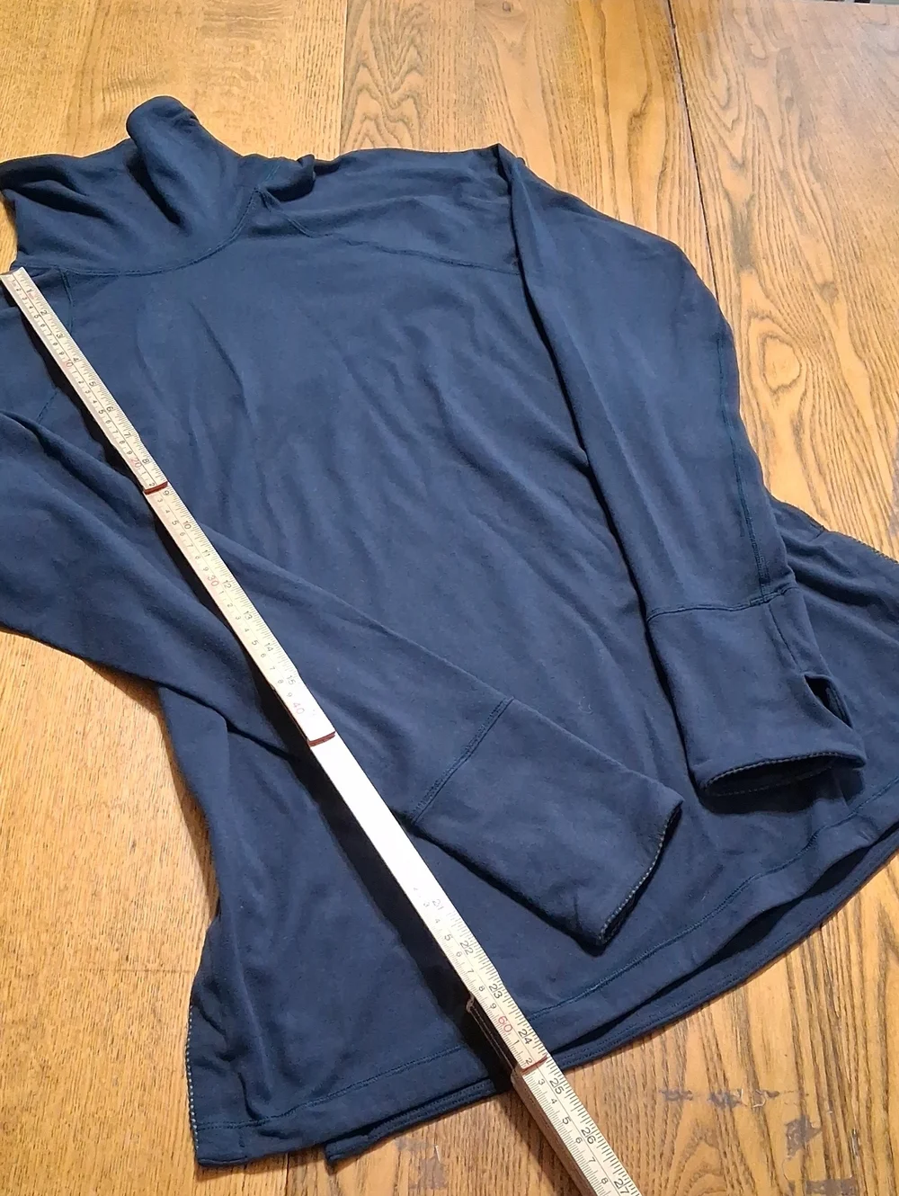 LULULEMON TURTLENECK Womens LARGE ?? NAVY BLUE Used Shirt Top Athleticwear